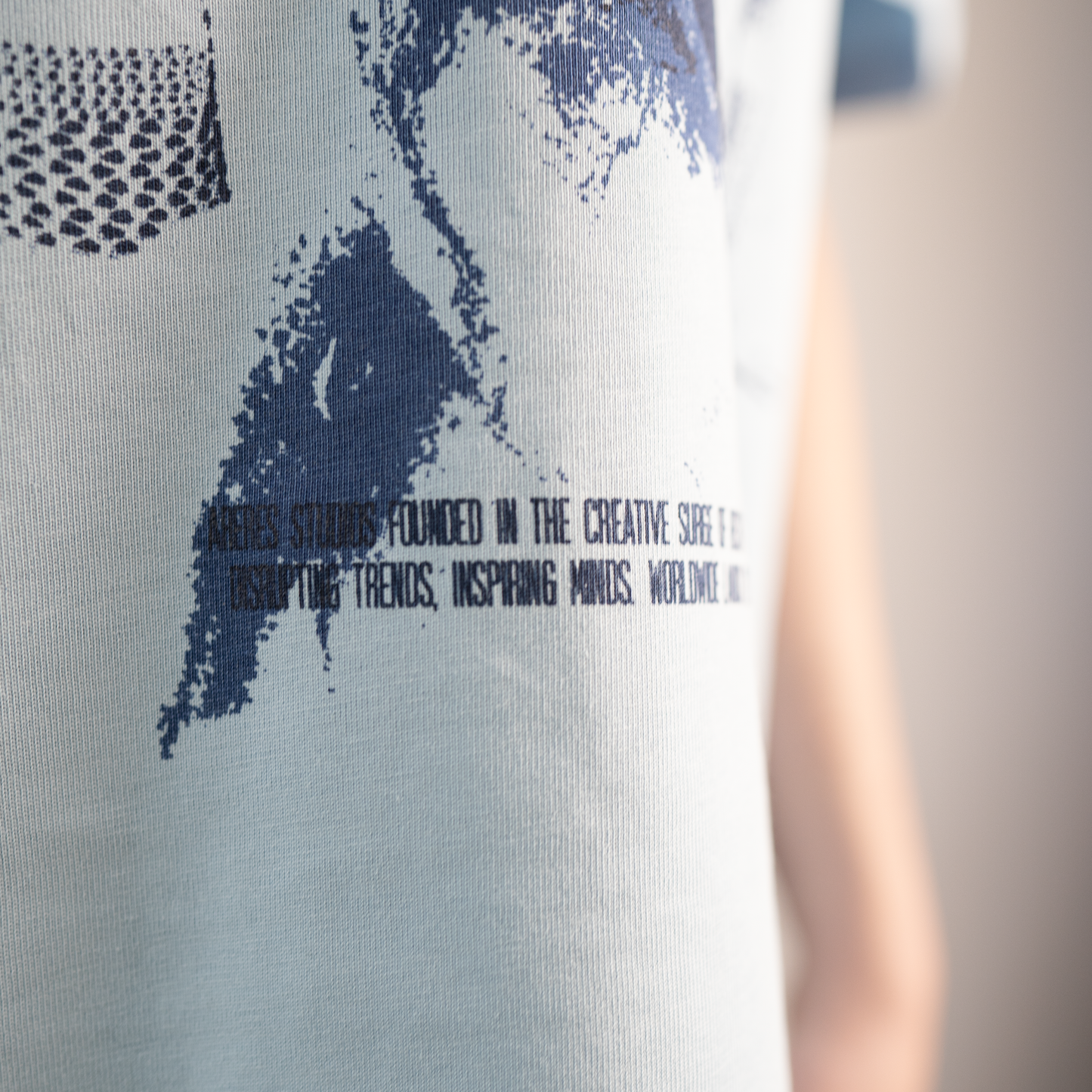 Chenille Print T-Shirt - Baby Blau